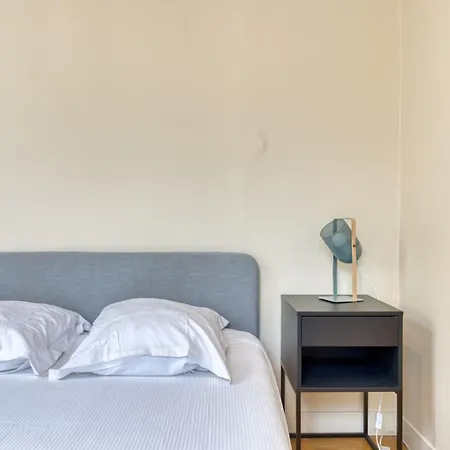 L'oiseau Blanc Un Petit Nid Proche De La Gare ! * Rouen